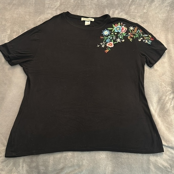 Cotton Emporium Black Floral Embroidered Tee - Size Large - Picture 2 of 6